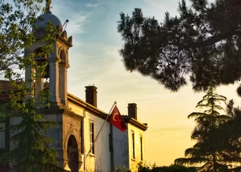 Büyükada Aya Yorgi Kilisesi: Hikayesi, Tarihi ve İnanç Rehberi