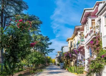 Büyükada mı Heybeliada mı?: İstanbul’un En Güzel Adası