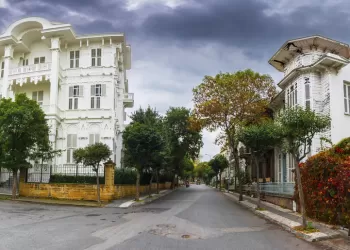 Büyükada Tarihi Köşkler: Geçmişin Zarif İzleri