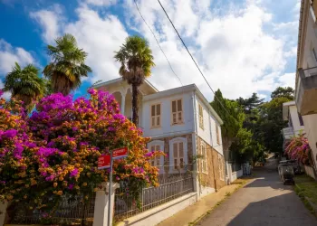 Büyükada’ya Hangi Ay Gidilir? Her Mevsim Bambaşka