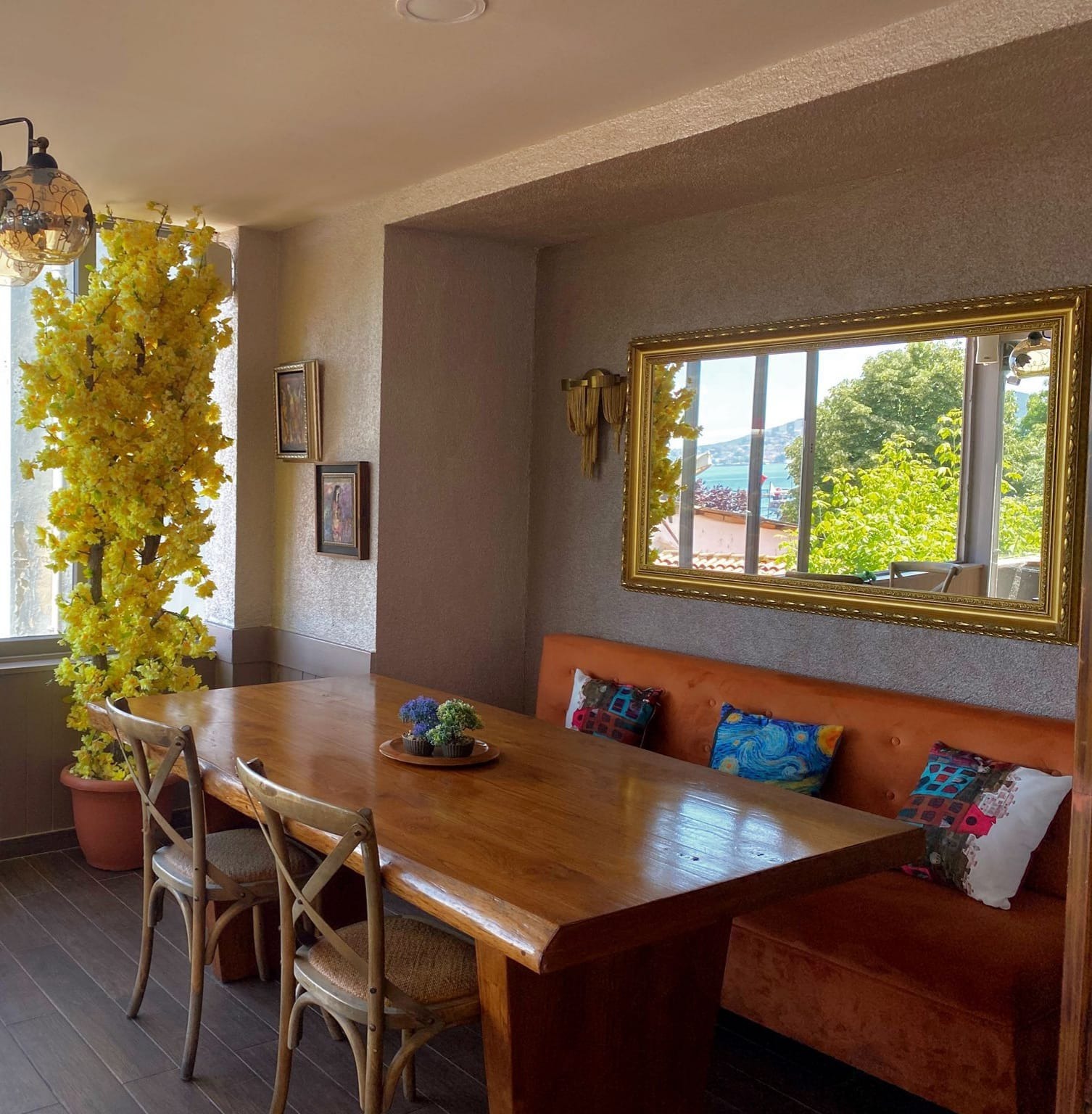 Madam Sofia Buyukada Bar